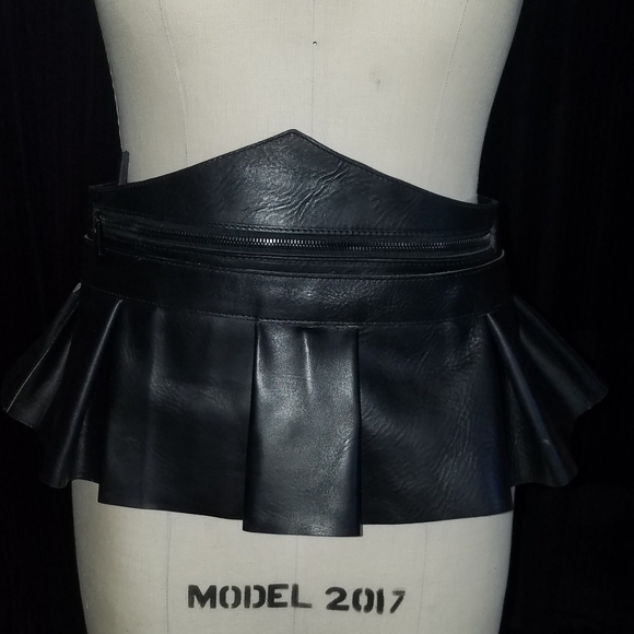 Brand new, rare all leather fanny pack corset belt - Picture 4 of 16